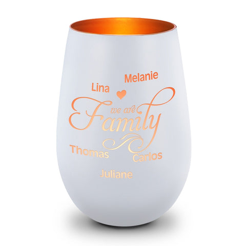 Deko Windlicht aus Glas mit Gravur - We are Family - Personalisiert mit bis zu fünf Namen