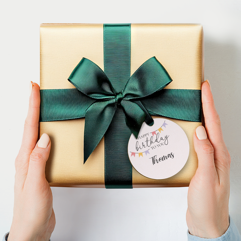 Étiquette cadeau en bois - Joyeux Anniversaire - Personnalisé avec un nom