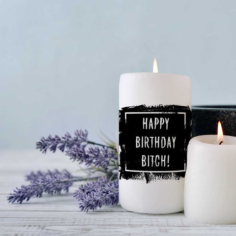 Mała świeczka z napisem „Happy Birthday Bitch!”