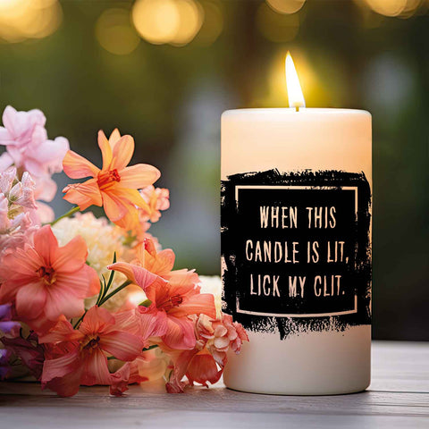 Petite bougie avec l'inscription "When this Candle is lit"