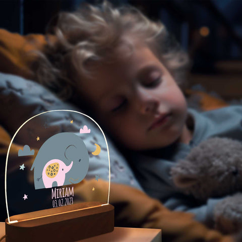 Dziecięca lampka nocna LED z drewnianą podstawą w kształcie słonia