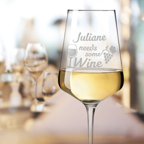 Kieliszek do wina Leonardo z grawerem „Needs some Wine” z imieniem