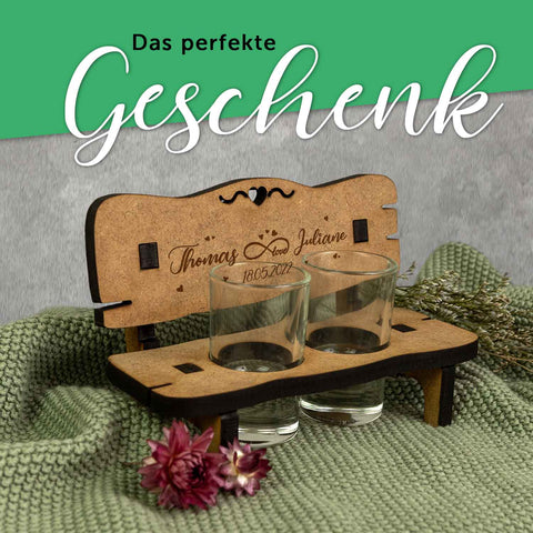 Grawerowany stojak na kieliszki w kształcie symbolu nieskończoności z imionami i datą + 2 kieliszki do sznapsa