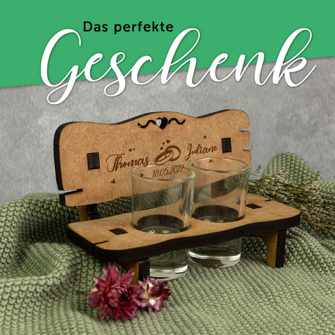 Banc de dégustation gravé, motif mariage, avec noms et date + 2 verres à liqueur