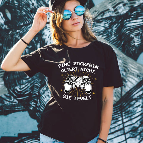 Damski T-shirt z nadrukiem - Gracz się nie starzeje