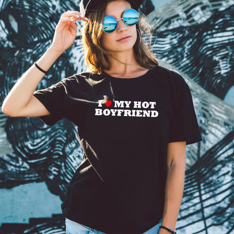 Damska koszulka z nadrukiem - I love my hot Boyfriend