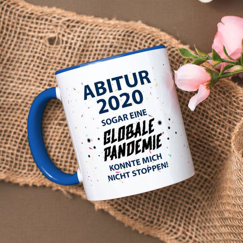 Kubek z nadrukiem, sentencja maturalna dotycząca pandemii