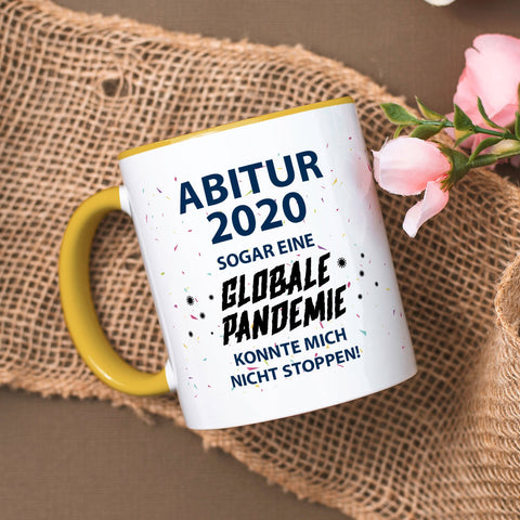 Kubek z nadrukiem, sentencja maturalna dotycząca pandemii