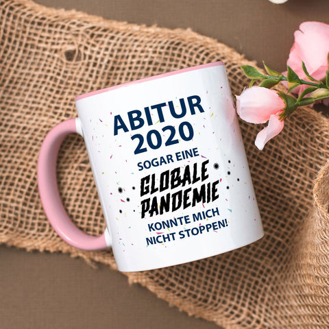 Kubek z nadrukiem, sentencja maturalna dotycząca pandemii