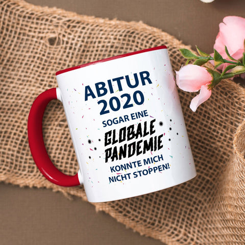 Kubek z nadrukiem, sentencja maturalna dotycząca pandemii