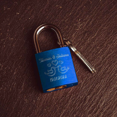 Liebesschloss in Blau mit Gravur eFinesse