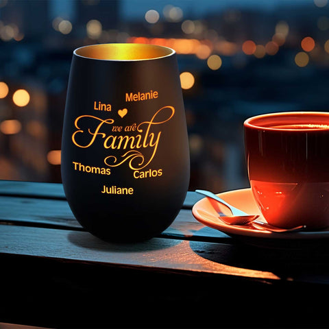 Deko Windlicht aus Glas mit Gravur - We are Family - Personalisiert mit bis zu fünf Namen