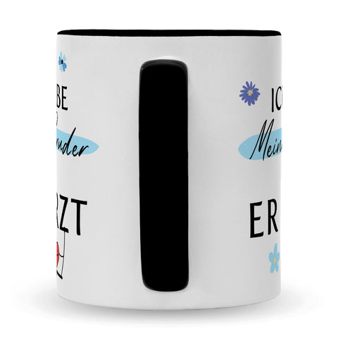 Bedruckte Tasse mit Spruch Ich liebe meinen Bruder obwohl er furzt