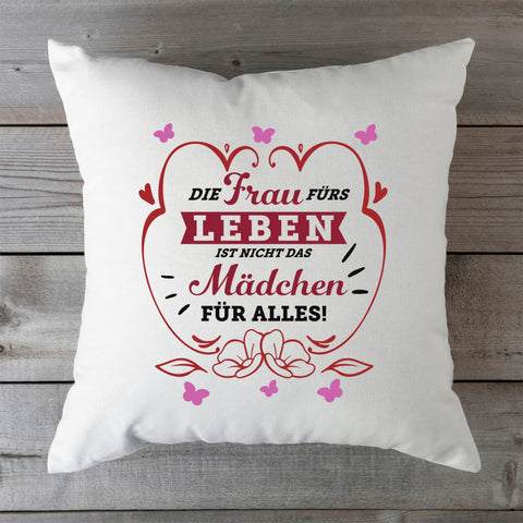 Bedrucktes Kissen mit Spruch Die Frau fürs Leben ist nicht das Mädchen für alles