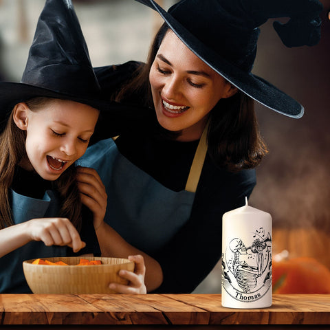 Kleine Kerze "Skelett mit Trompete" mit Namen zu Halloween