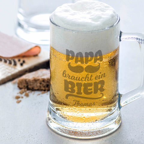 Montana Bierkrug mit Gravur "Papa braucht ein Bier" mit Namen